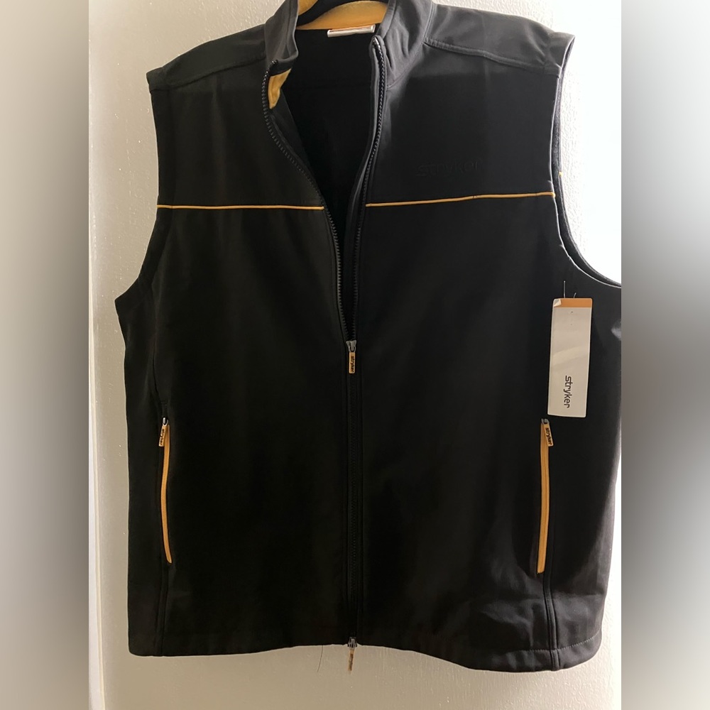 Men’s Stryker XL NWT Black and Yellow Trim Soft Shell Lined Zip‎ Up Vest